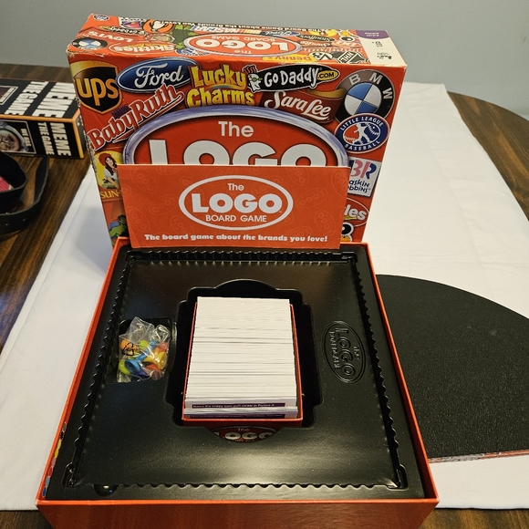 EUC The LOGO Board Game Fun Family Guessing Trivia Game - All Pieces Intact - Picture 4 of 7